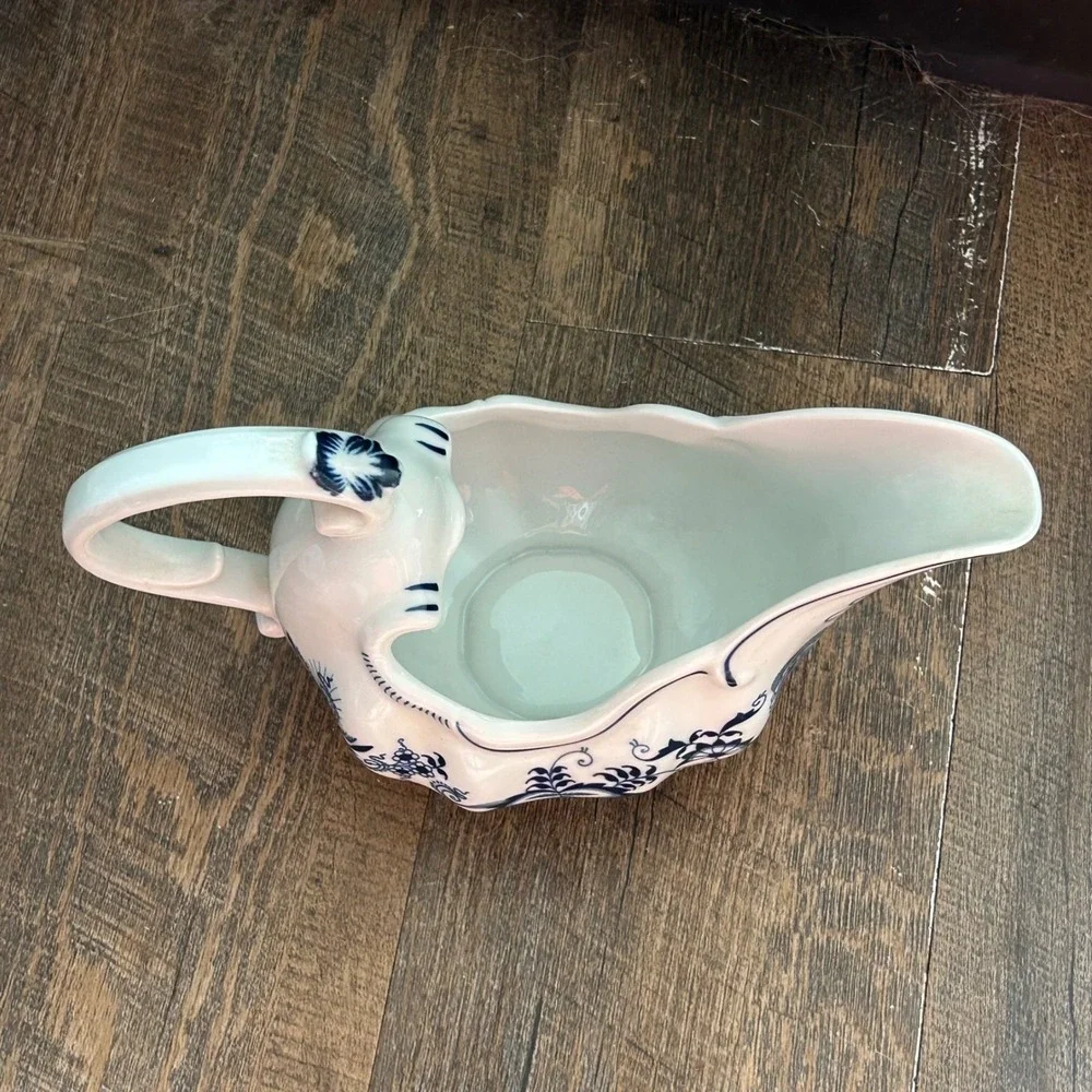 Blue Danube Blue Onion Japan Large Gravy Boat Porcelain Scalloped